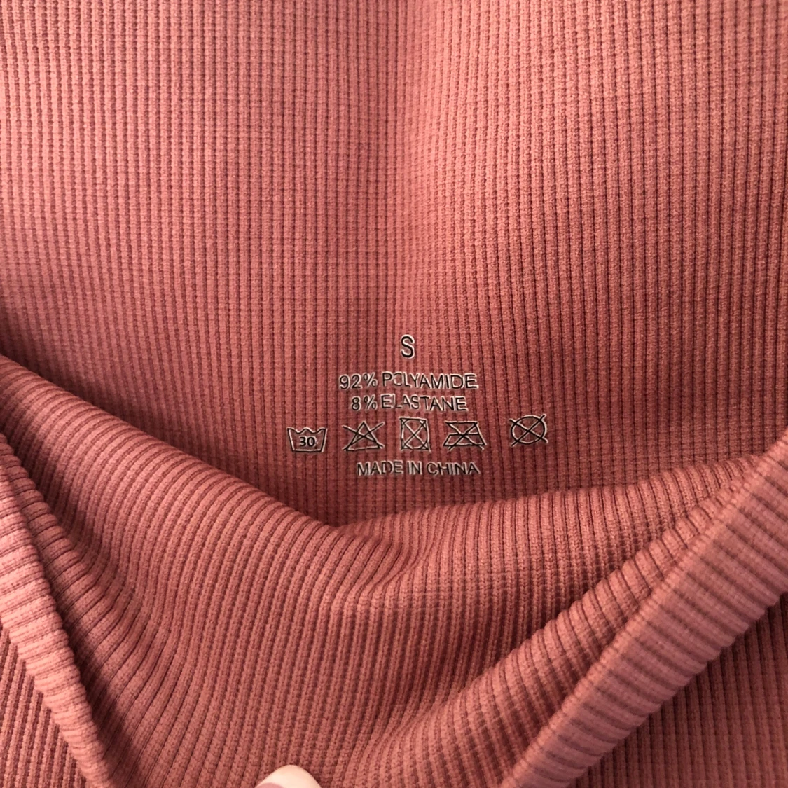 Rosa träningsleggings med scrunch  - 2