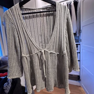 Cardigan djerf avenue - Sorella topp från djerf avenue, säljer då jag ej använder denna, inga defekter eller liknande!🌸