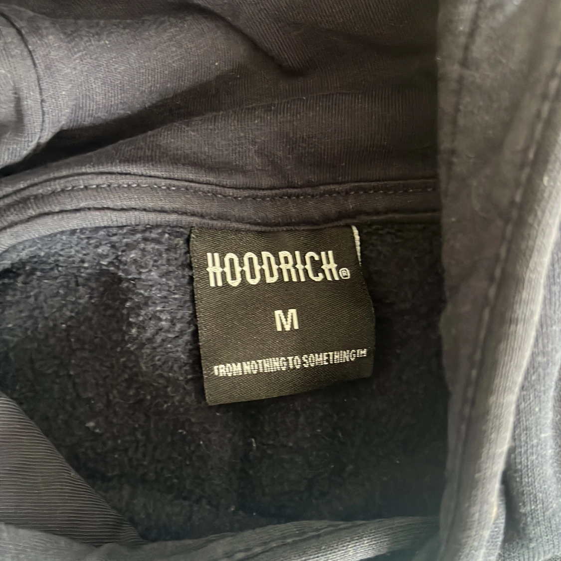 Svart hoodie från Hoodrich - 1