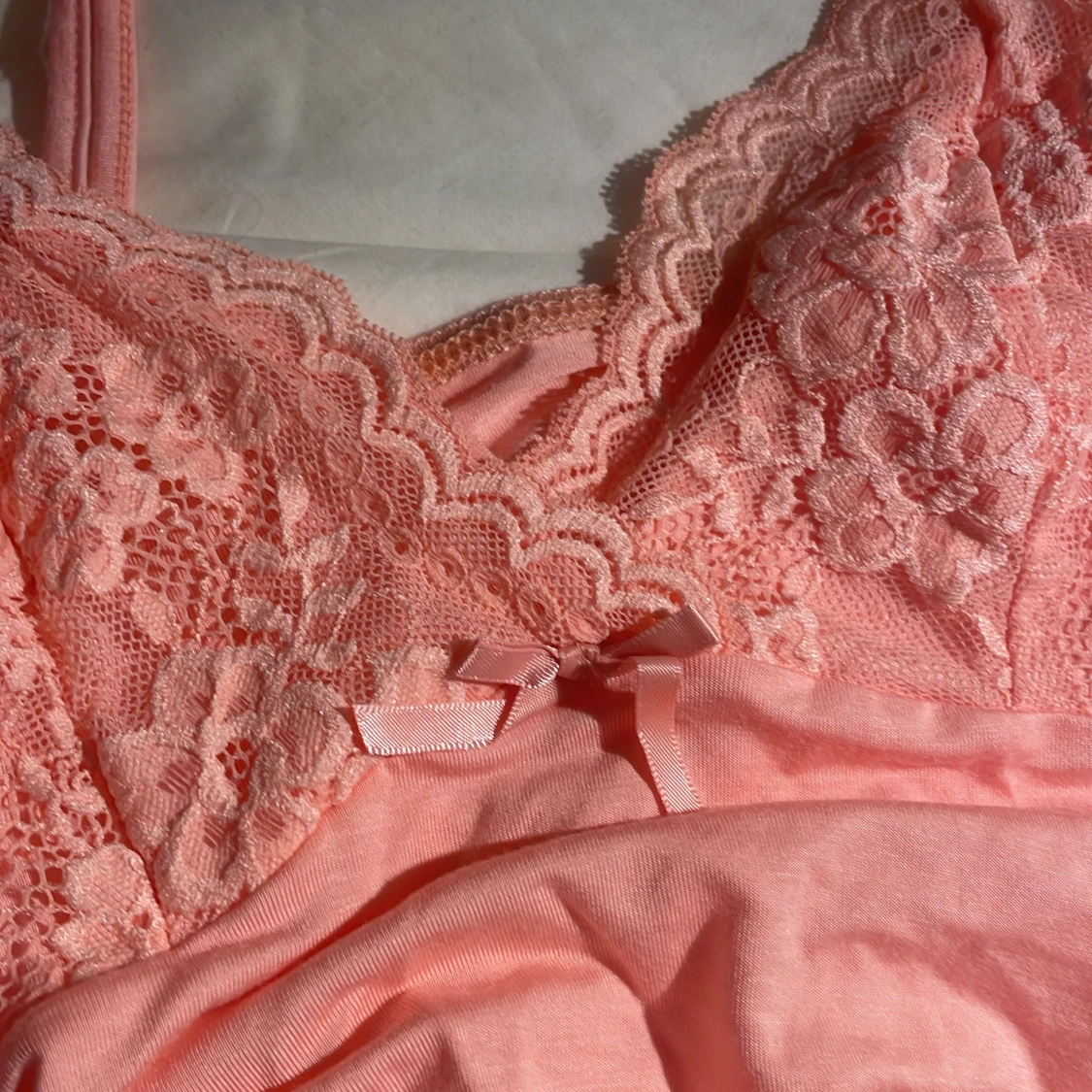 Rosa spetslinne med rosett - 2