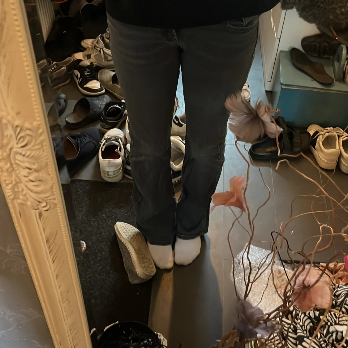 Grå jeans från Gina tricot  - 3