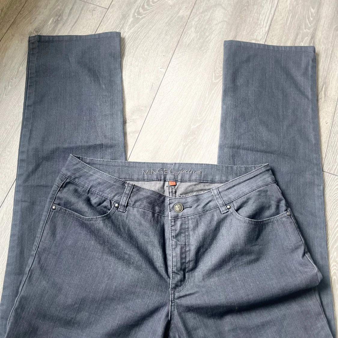 Grå jeansbyxor  - 2