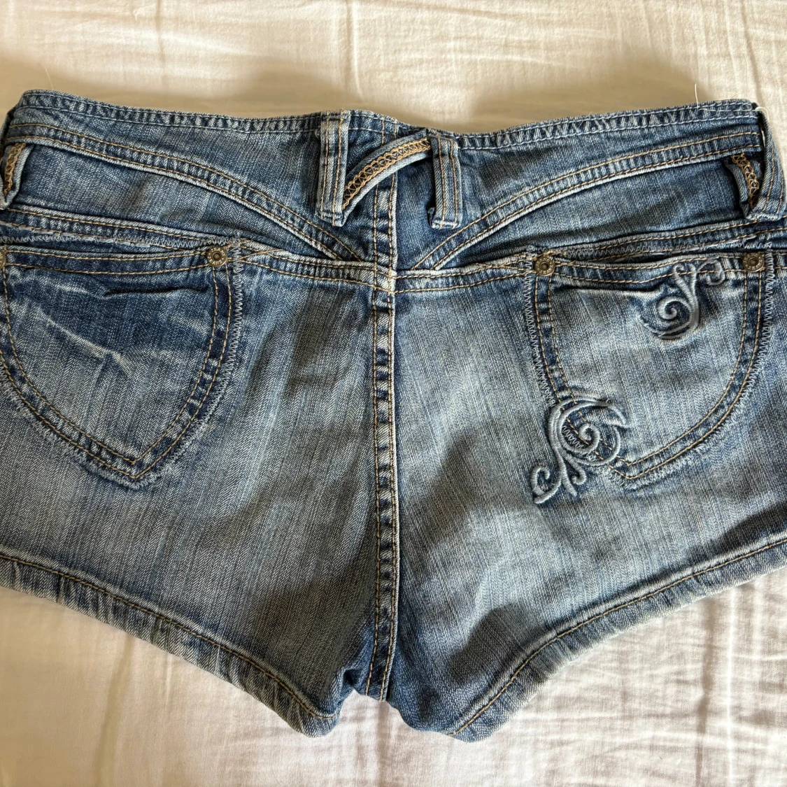 Blå korta jeansshorts - 1