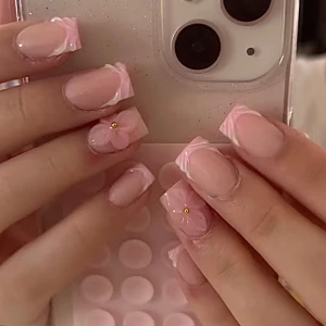 Gelénaglar Sthlm (150-150kr)💕 - Nageltjej i Stockholm-Vallentuna📍.            Priser: 150kr för lätt design, 200/250kr för avancerad design. Kontakta privat för att boka tid.