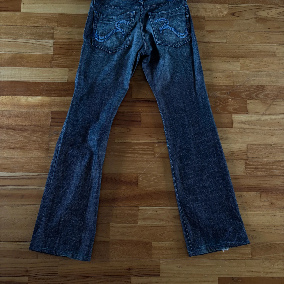 Mörkgråa bootcut jeans från Rock & Republic - 1