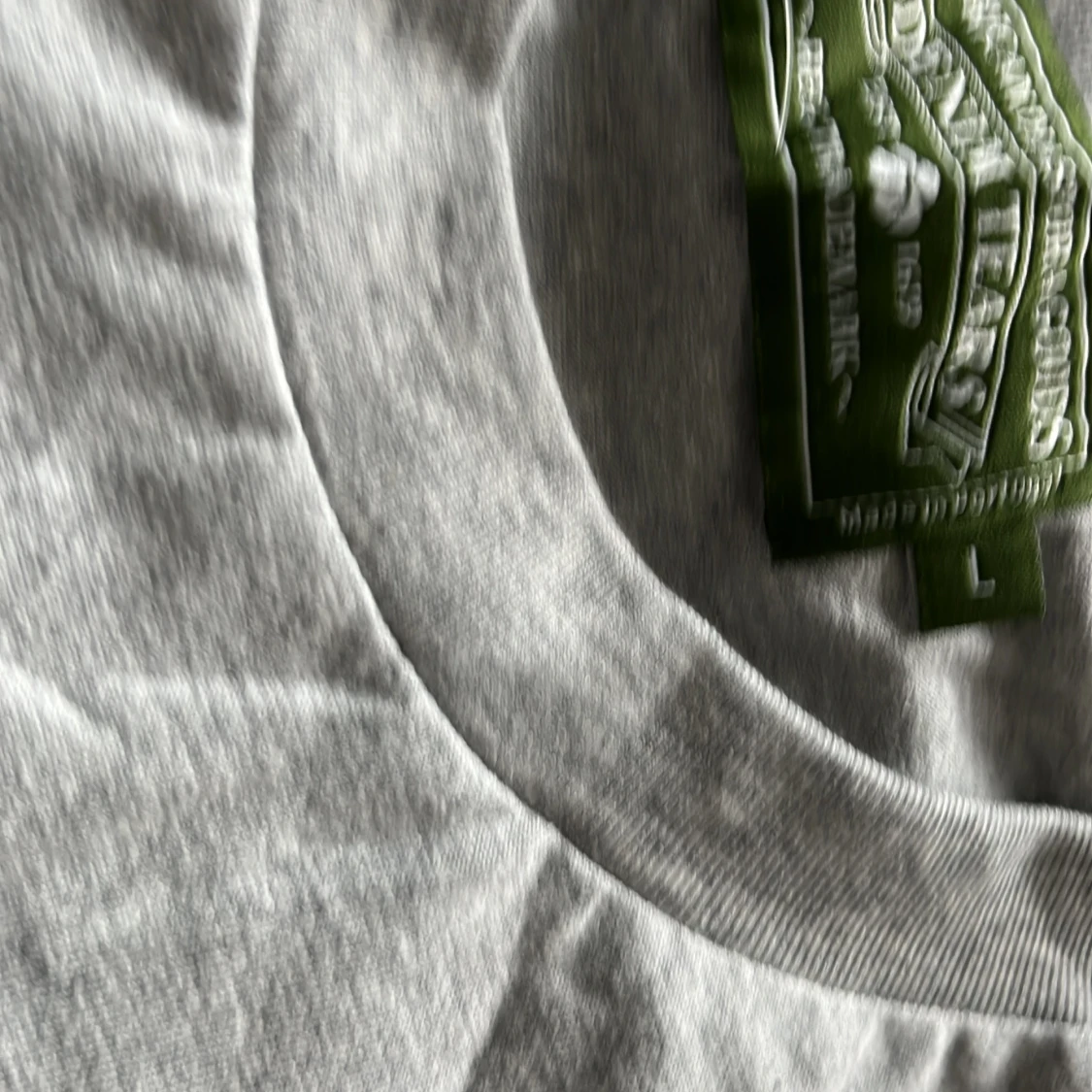 Grå t-shirt med vita blommor från Denim Tears - 1