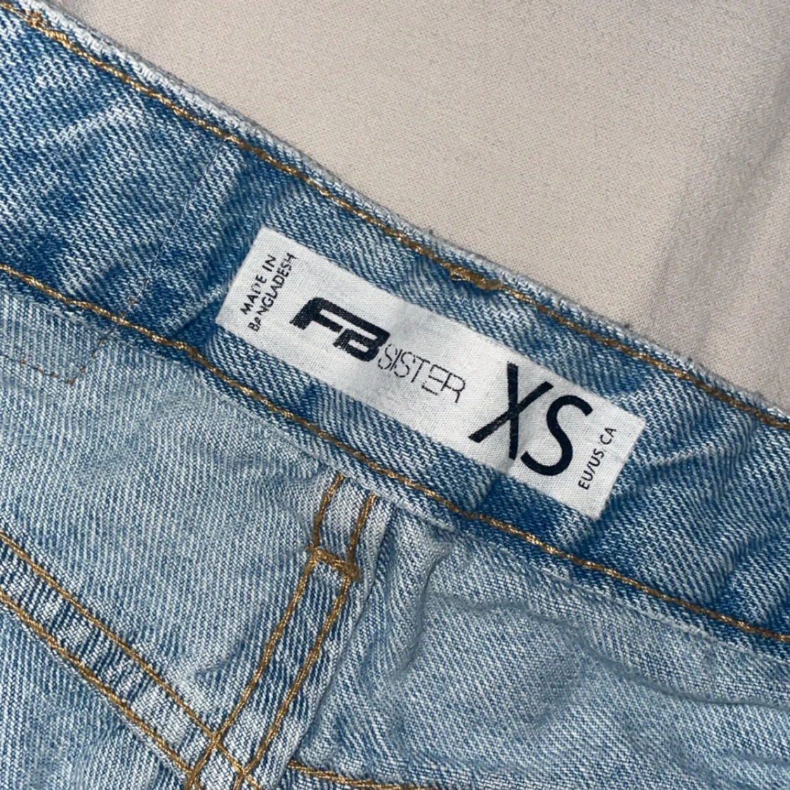 Ljusblå jeansshorts från FASISTER - 1