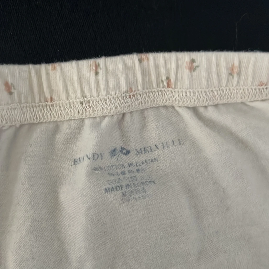 Vita blommiga shorts från Brandy Melville - 2