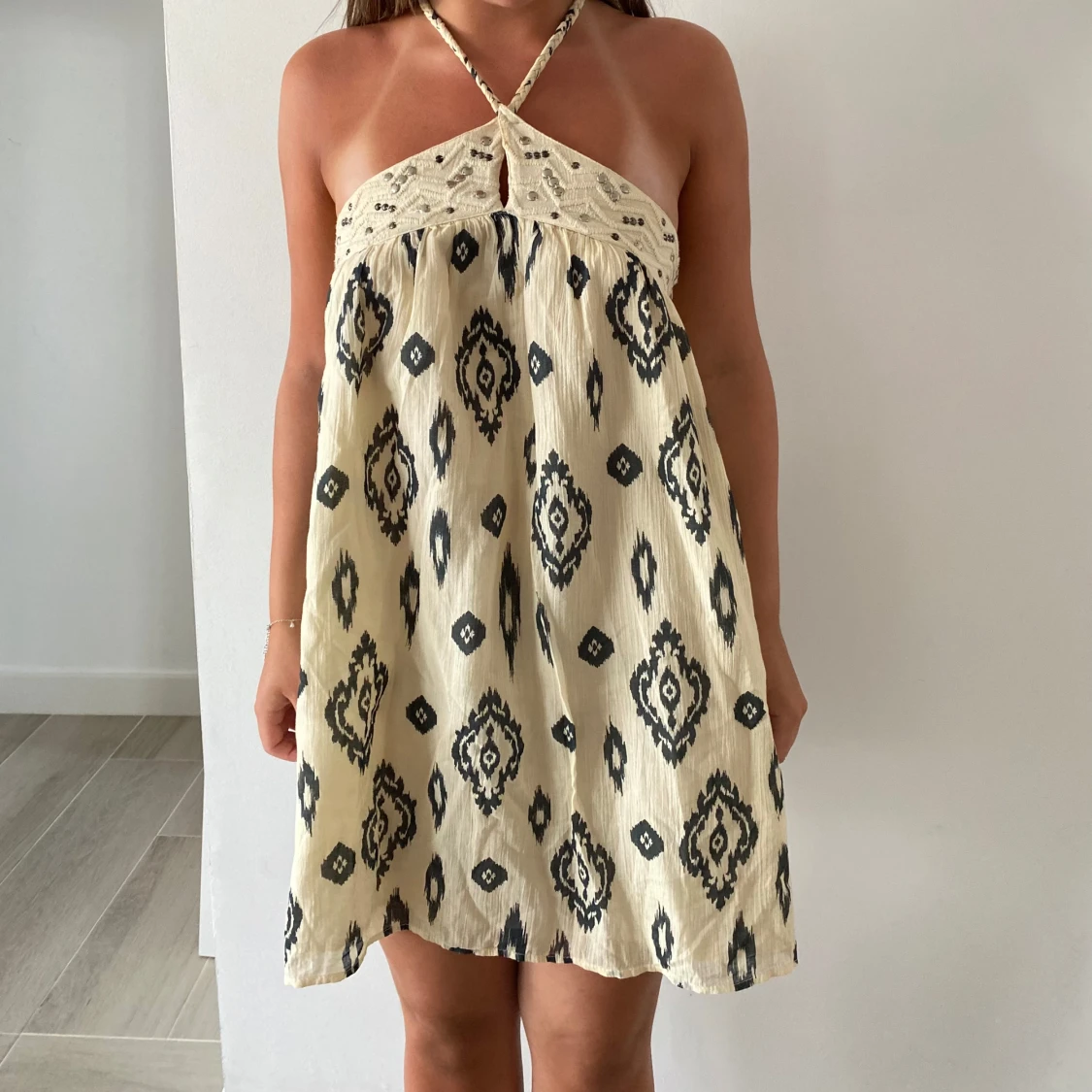 Beige mönstrad sommarklänning