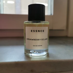 ESSNCE Strawberry Eclair Eau de Parfum - Säljer denna då doften inte passade mig. 