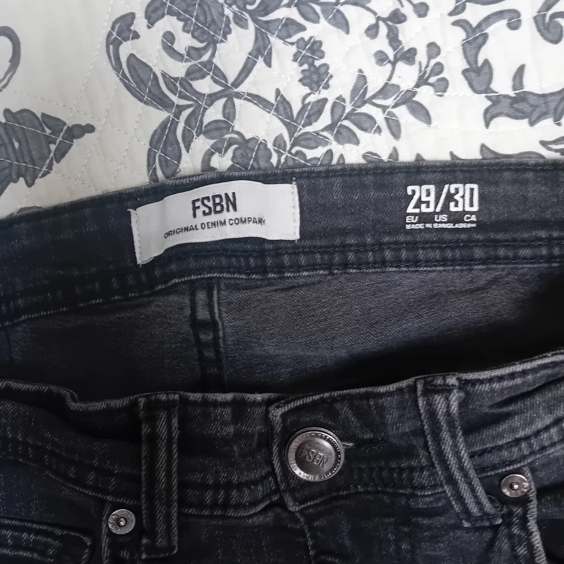 Svarta jeans från FSBN