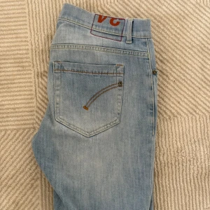 Dondup George  - Säljer dondup jeans i bra skick. Storlek 34, hör av er vid funderingar.
