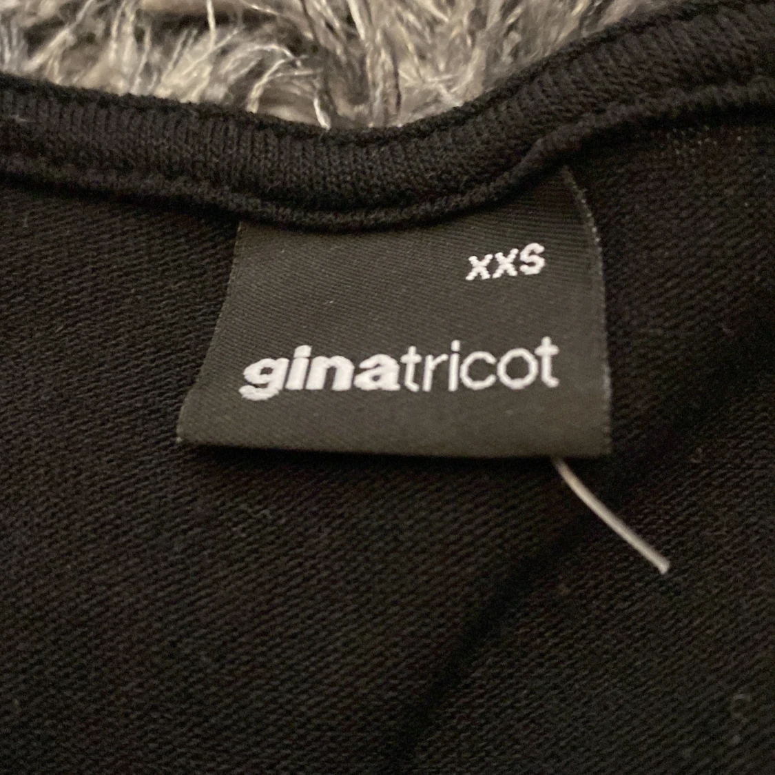 Svart knytblus från Gina Tricot - 2