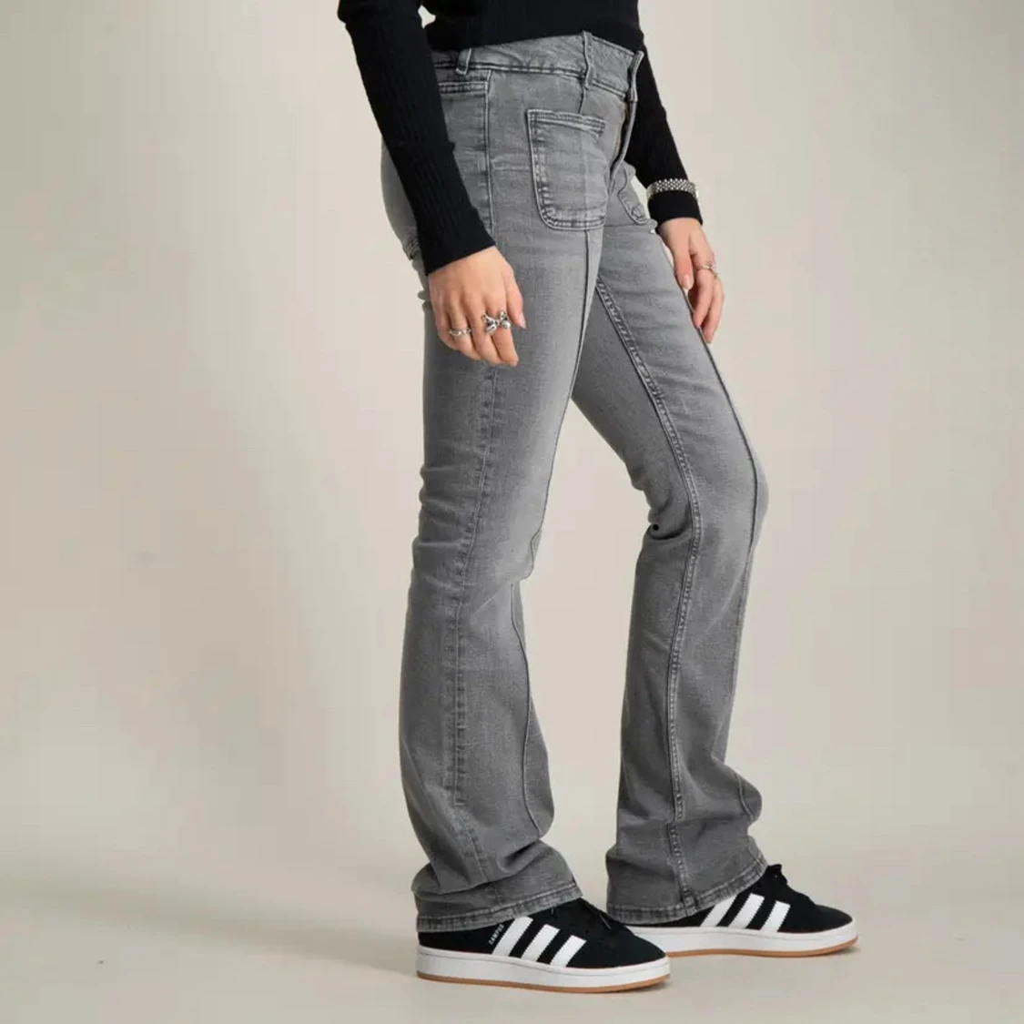Grå bootcut jeans - 2