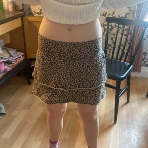 Volangkjol med leopardmönster  - Volangkjol som jag köpte förra året och har knappt använt!