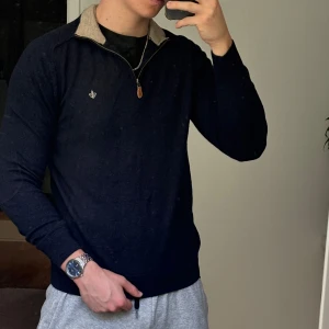  Mörklbå half-zip från Morris - Riktigt fin tröja från Morris, tröjan är liten i storleken och sitter som en S🤩
