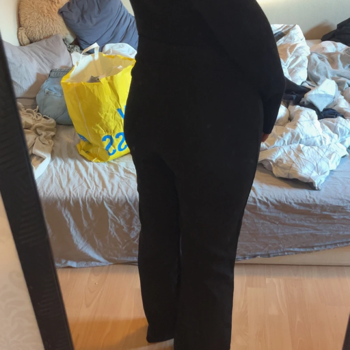 Svarta bootcut byxor med hög midja - 2