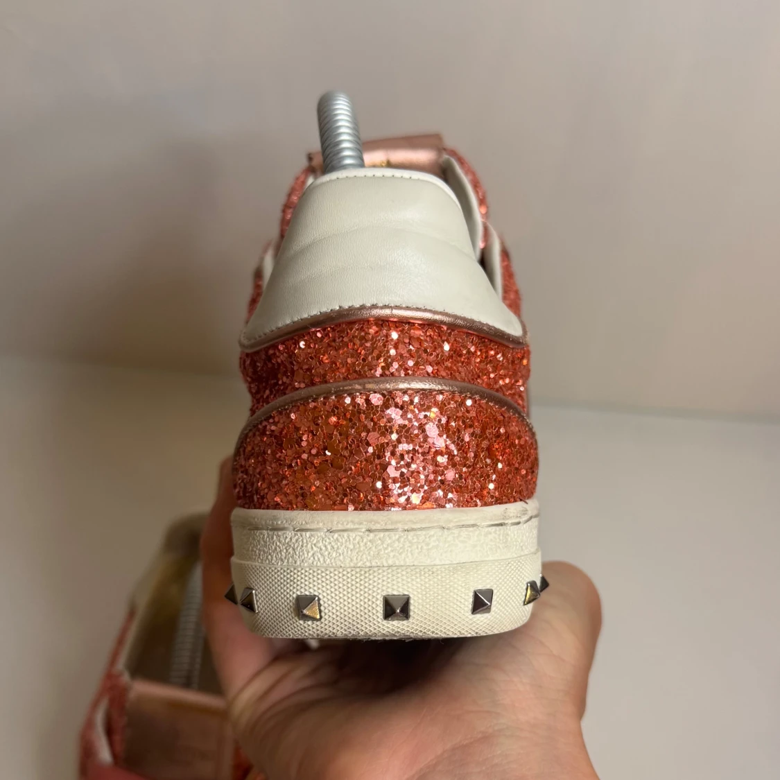 Rosa glittriga Valentino Garavani Rockstud Flycrew sneaker damskor storlek 37,5 - 2