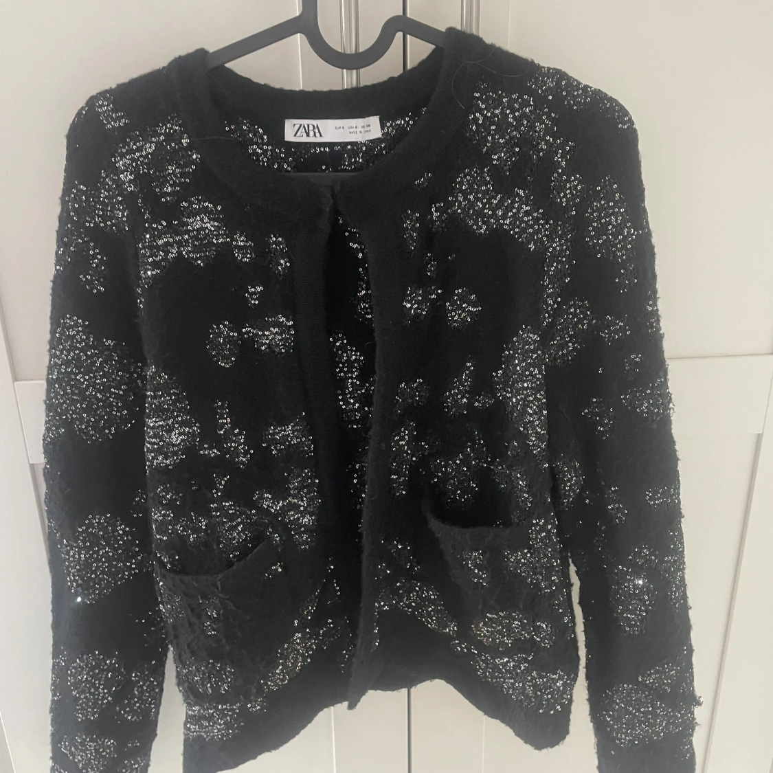 Svart glittrig kofta från Zara - 1