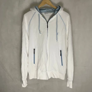 Ysl Zip Hoodie - Riktigt soft YSL zip Hoodie i storlek L, modellen är 185. Riktigt fint skick.