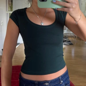 Mörkgrön T-shirt - Mörkgrön T-shirt 