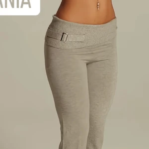 Grå mjukisbyxor med ribbad midja och kofta till setet - Det käna setet i grå färg från Catania Club, använd 2gånger. 