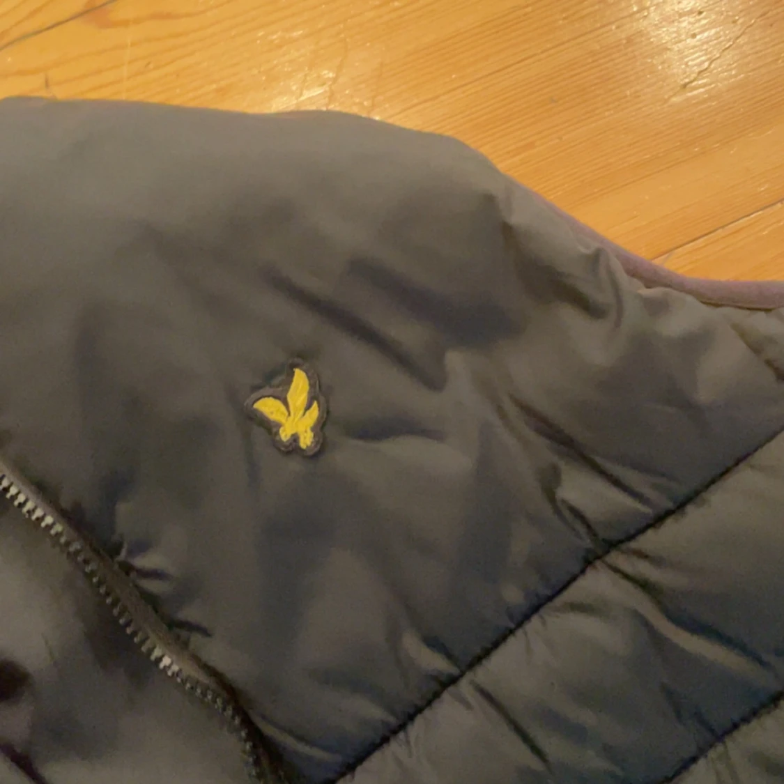 Svart dunväst från Lyle & Scott Junior - 3