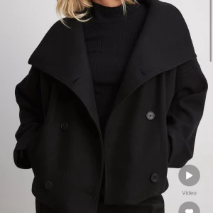 Kort kappa  - Snygg höst jacka! Nypris 999