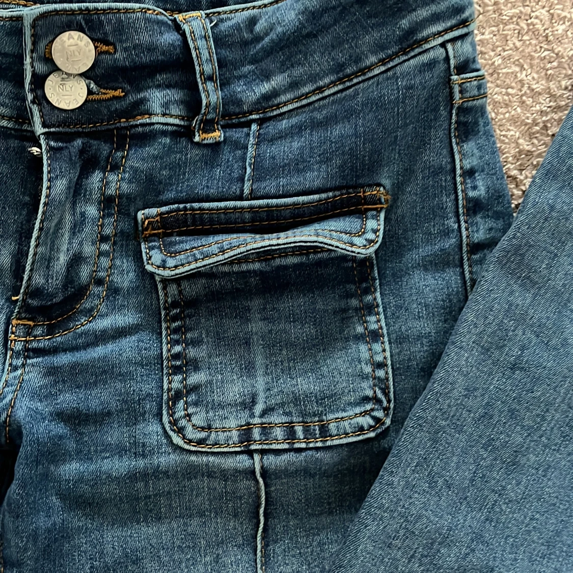 Blå bootcut jeans från Nelly - 2