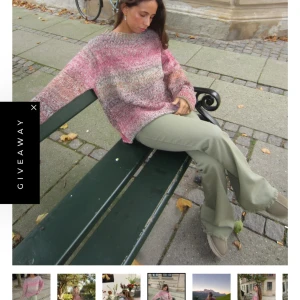 Stickad tröja från Design by si - Supermysig stickad tröja från Design by si i rosa, grön, grå och beige. Jag köpte på deras hemsida men den passade tyvärr inte mig. Därför endast testad! Så oanvänd med prislappen kvar! Ordinarie pris 529! 