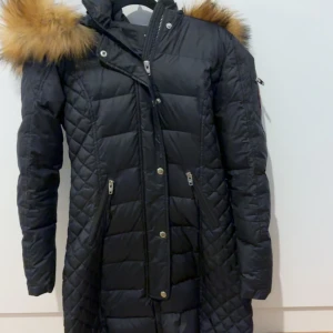 Svart Rockandblue - Säljer en helt ny svart Rockandblu jacka som är använd en vinter, storlek xs