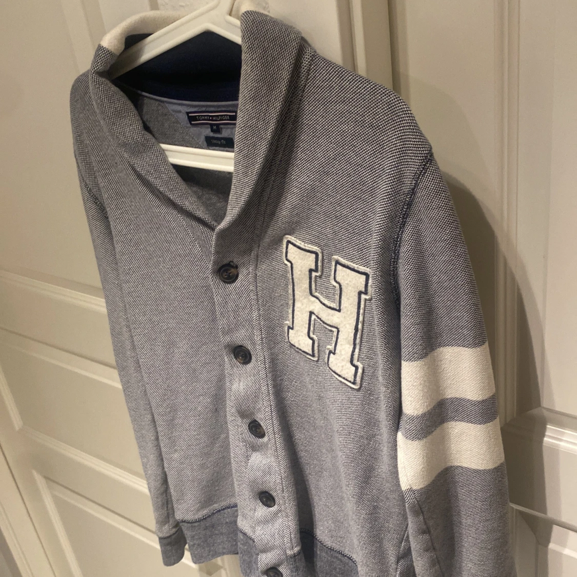 Grå knapp-kofta från Tommy Hilfiger - 1