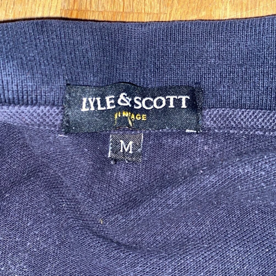 Mörkblå pikétröja från Lyle & Scott - 2
