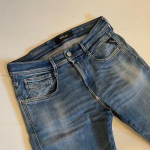 Replay anbass hyperflex  - Replay anbass hyperflex - 28/32 - ganska bra skick, något slitna men fortfarande helt användbara! - otroligt sköna, skojar inte - hör av er vid frågor