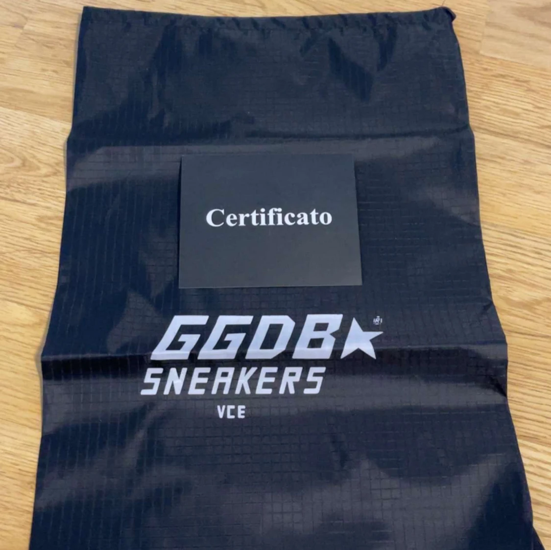 Vita sneakers från Golden Goose med grå stjärna - 4