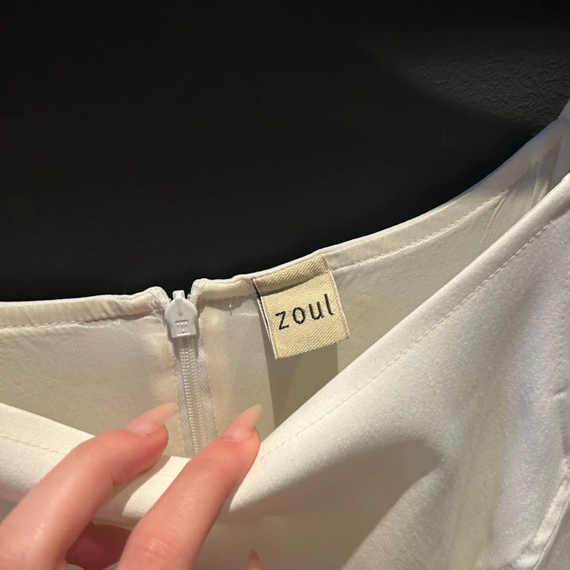 Vit axelbandsklänning från Zoul - 3