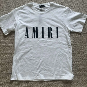 Amiri T-shirt  - En vit Amiri T-shirt i storlek s helt nyt skick och taggar kommer med. Pris kan diskuteras och skriv om du har några frågor. 