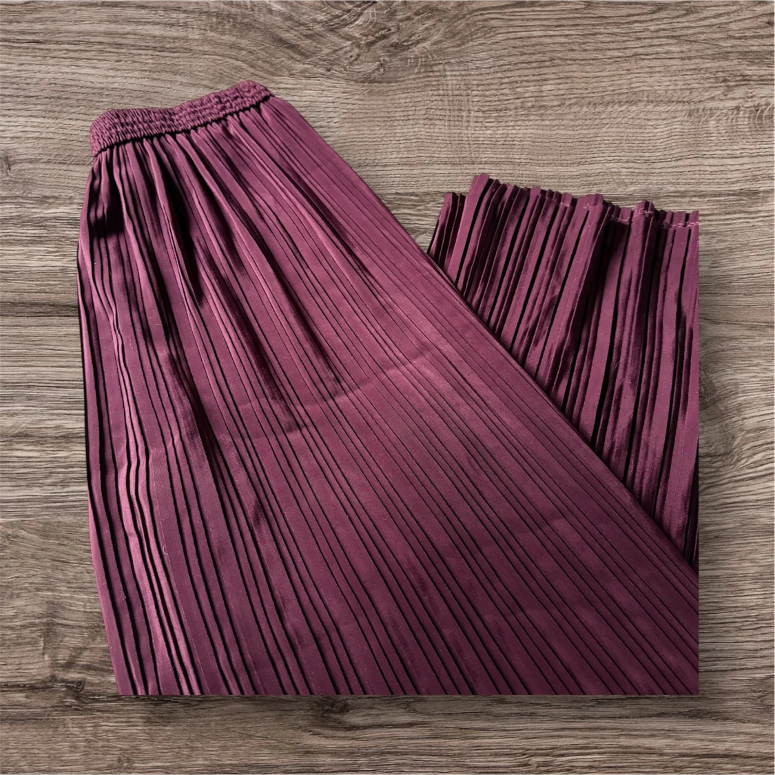 Plisserade vinröda/lila byxor  - 1