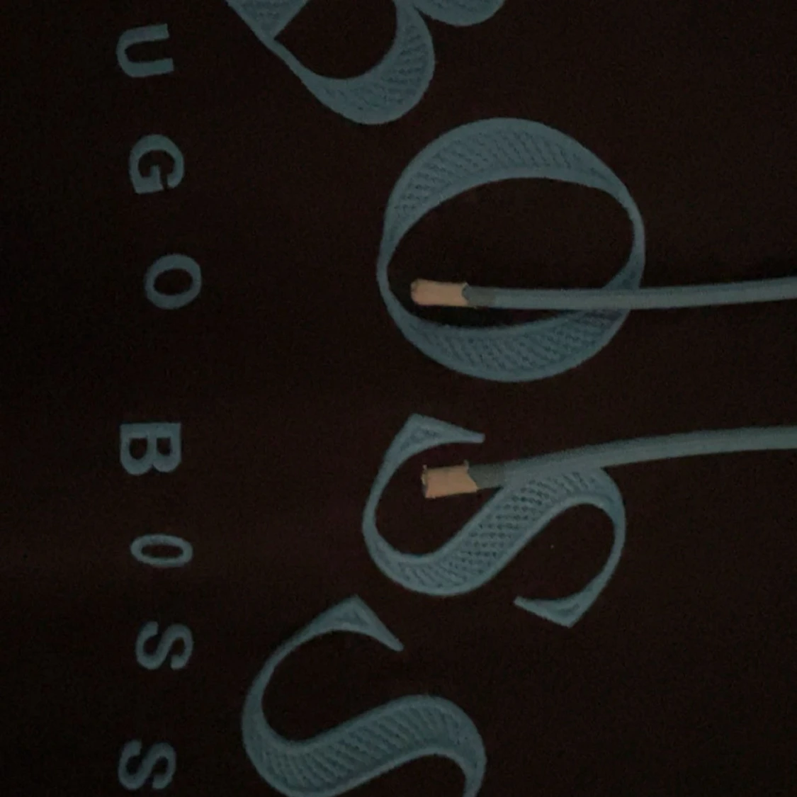 Svart Hugo Boss med blå logga - 1