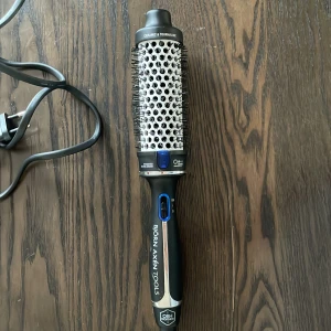 Björn Axén Tools värmeborste  - Säljer nu min björn Axén värmeborste 38 mm. Den är hel och ren. Bara använd fåtal gånger. Den finns i Varberg. Men kan även skickas 