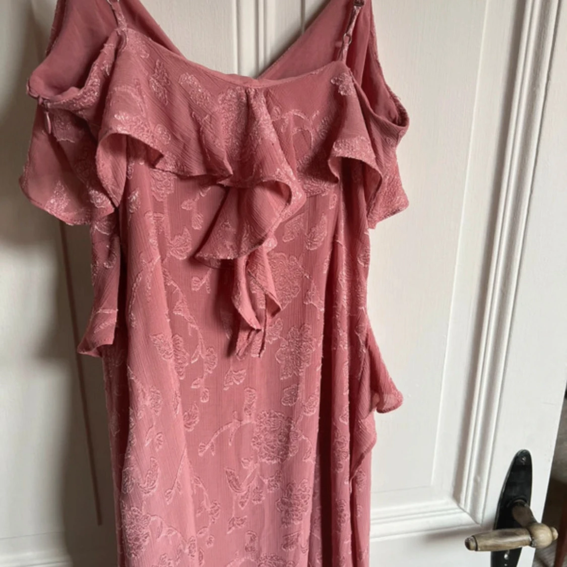 Rosa långklänning med volang från ZARA - 1