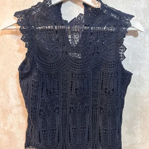 Mörkblå spetsblus - Så elegant spetsblus💙 stor favorit 