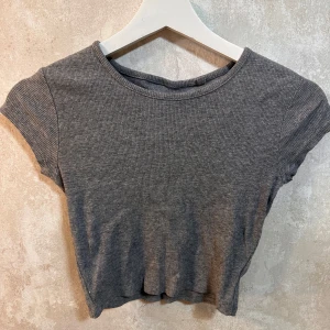 Simpel Topp  - Enkel T-shirt 🩶