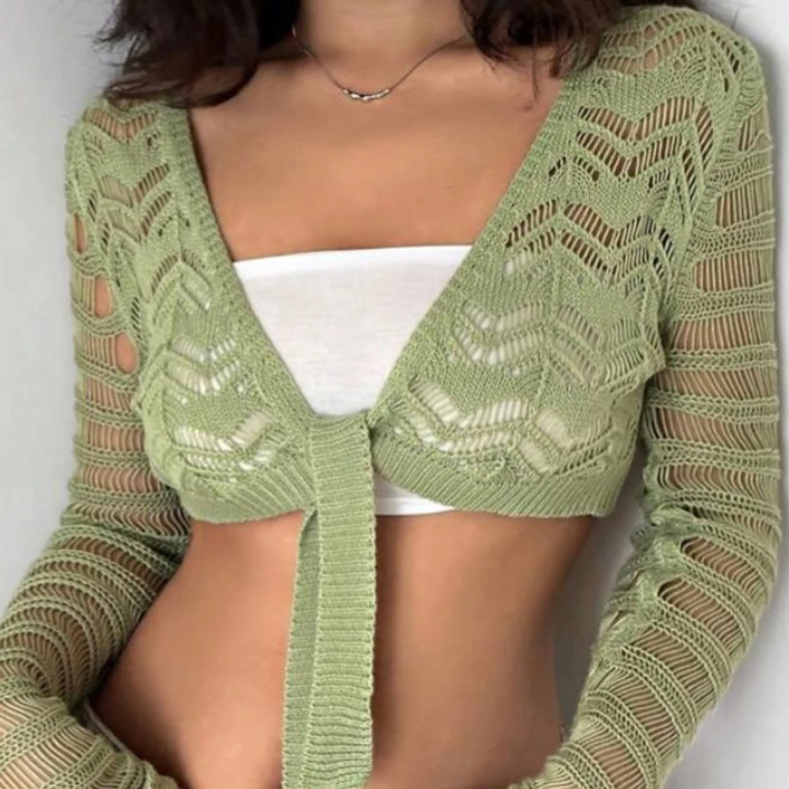 Grön stickad bolerotopp med knyt