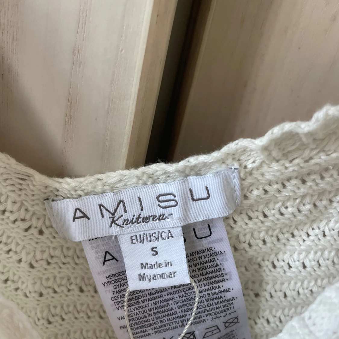 Vit stickad linnetopp från Amisu - 1