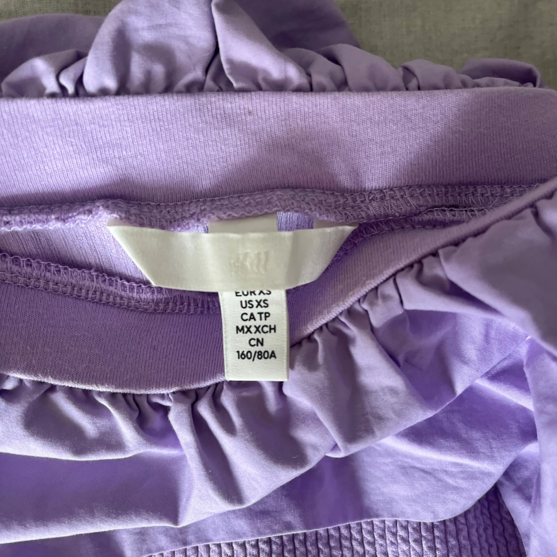 Lila offshoulder topp med volang - 3