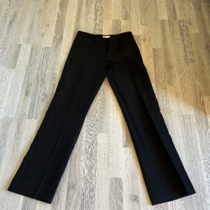 Svarta kostymbyxor med bootcut - Aldrig använt! 