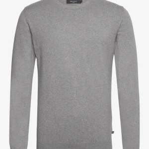 Matinique Tröja  - Hej jag säljer en tröja i bomull från märket matinique. Storlek S och nypris 1000 kr. Passar någon mellan 175-165 och 60-70 kg😇