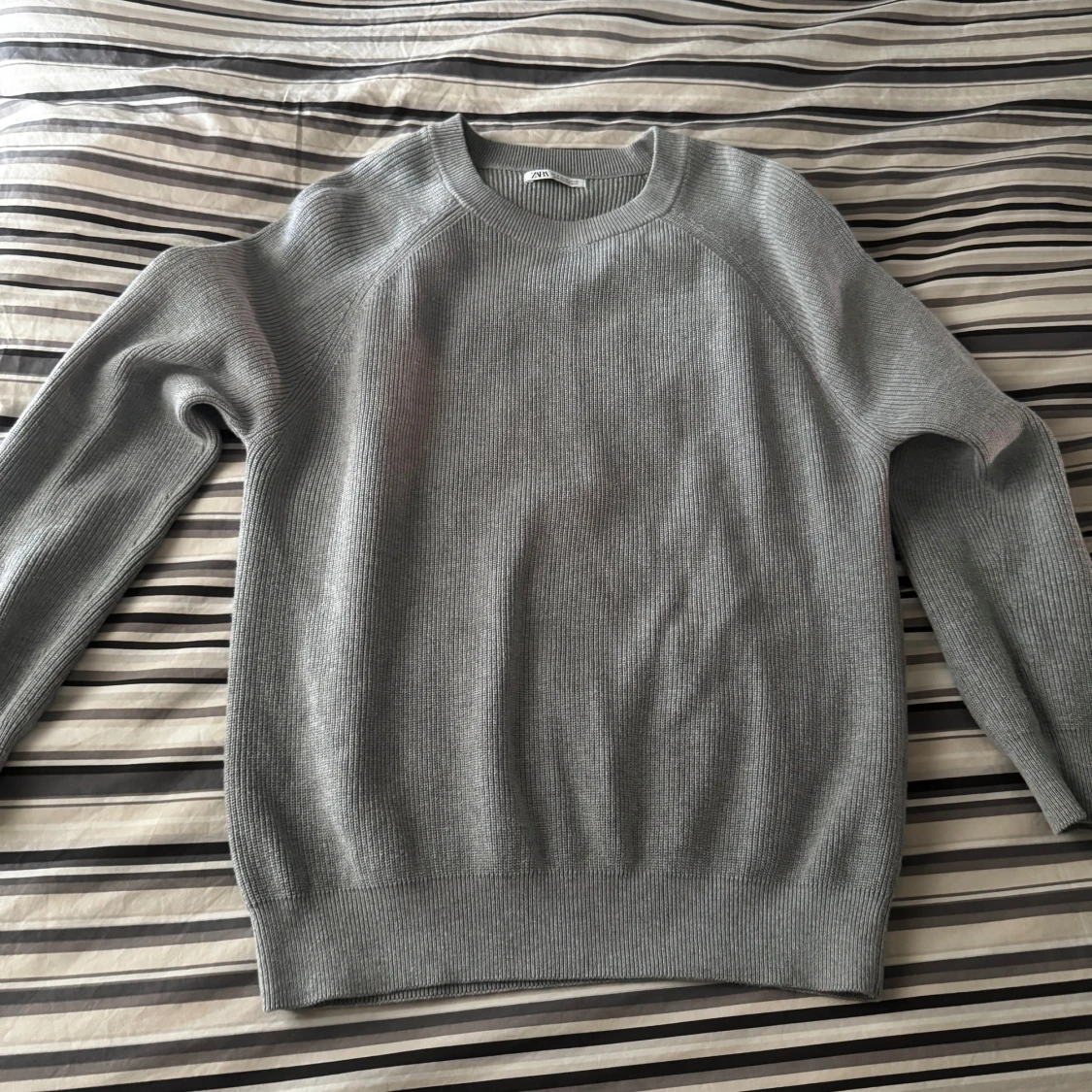 Grå stickad tröja från Zara