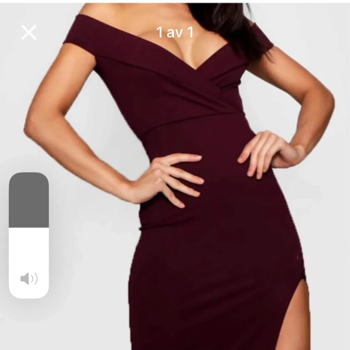 Vinröd offshoulder klänning med slits